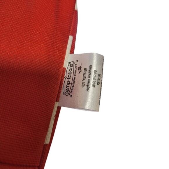 NEW Temp-Tations by Tara Snowflake 2 Qt. Casserole Dish and Insulated Carry Bag - Picture 9 of 10